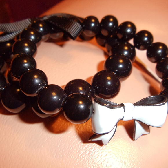 BETSEY JOHNSON BLACK white BEAD BOW BRACELET STRETCH vintage layer